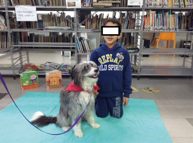 Leggere a un cane, in biblioteca