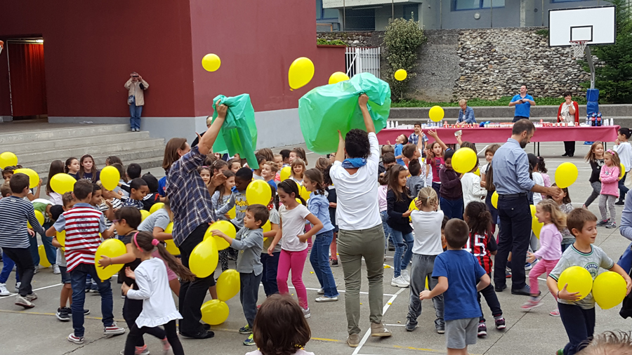 Il gruppo alpini di Albino ha fatto festa ai “primini” della scuola elementare