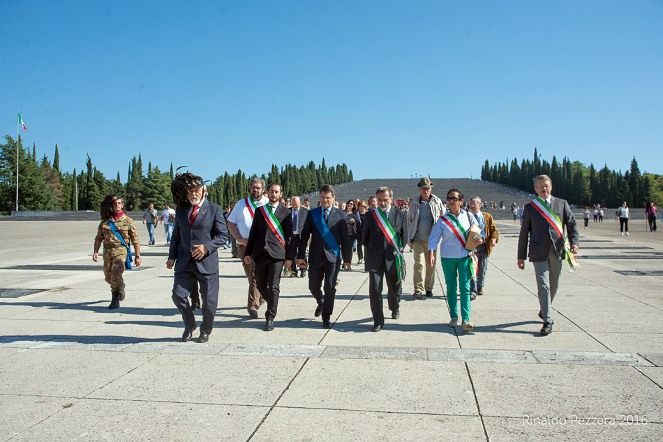 CENTENARIO DELLA PRIMA GUERRA MONDIALE: DUECENTOQUINDICI MEDAGLIE PER I CADUTI ALBINESI  Ritirate le onorificenze presso il Sacrario di Redipuglia