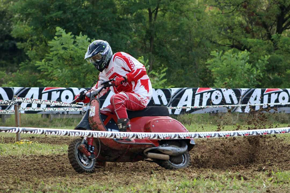 Alfio Merelli, di Orezzo, è campione italiano di vespa cross