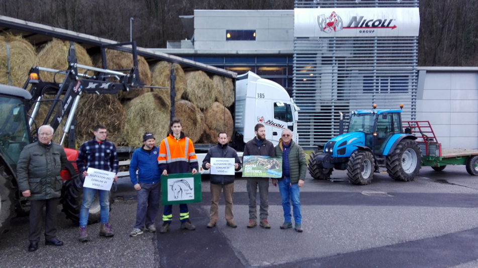 I giovani allevatori della Valle del Lujo donano un camion di fieno agli allevatori di Visso (Macerata), colpiti dal terremoto