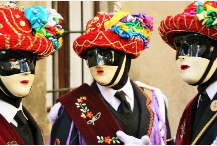 “Puntuale è arrivata…di Carnevale la sfilata”