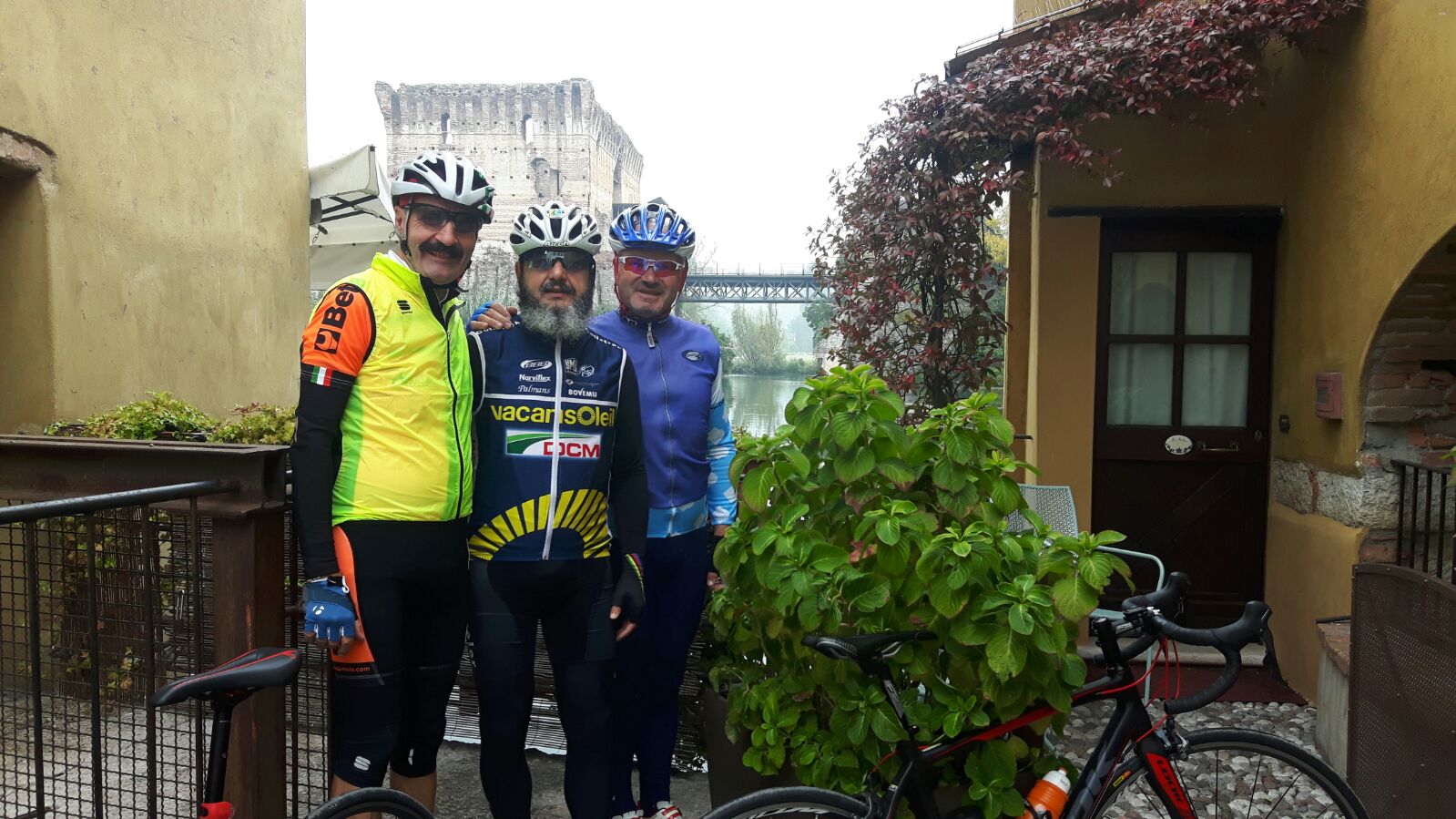 Tre carabinieri sulla pista ciclabile “Peschiera–Mantova”