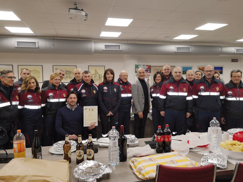 Donato un automezzo ai volontari della protezione civile della Polizia di Stato