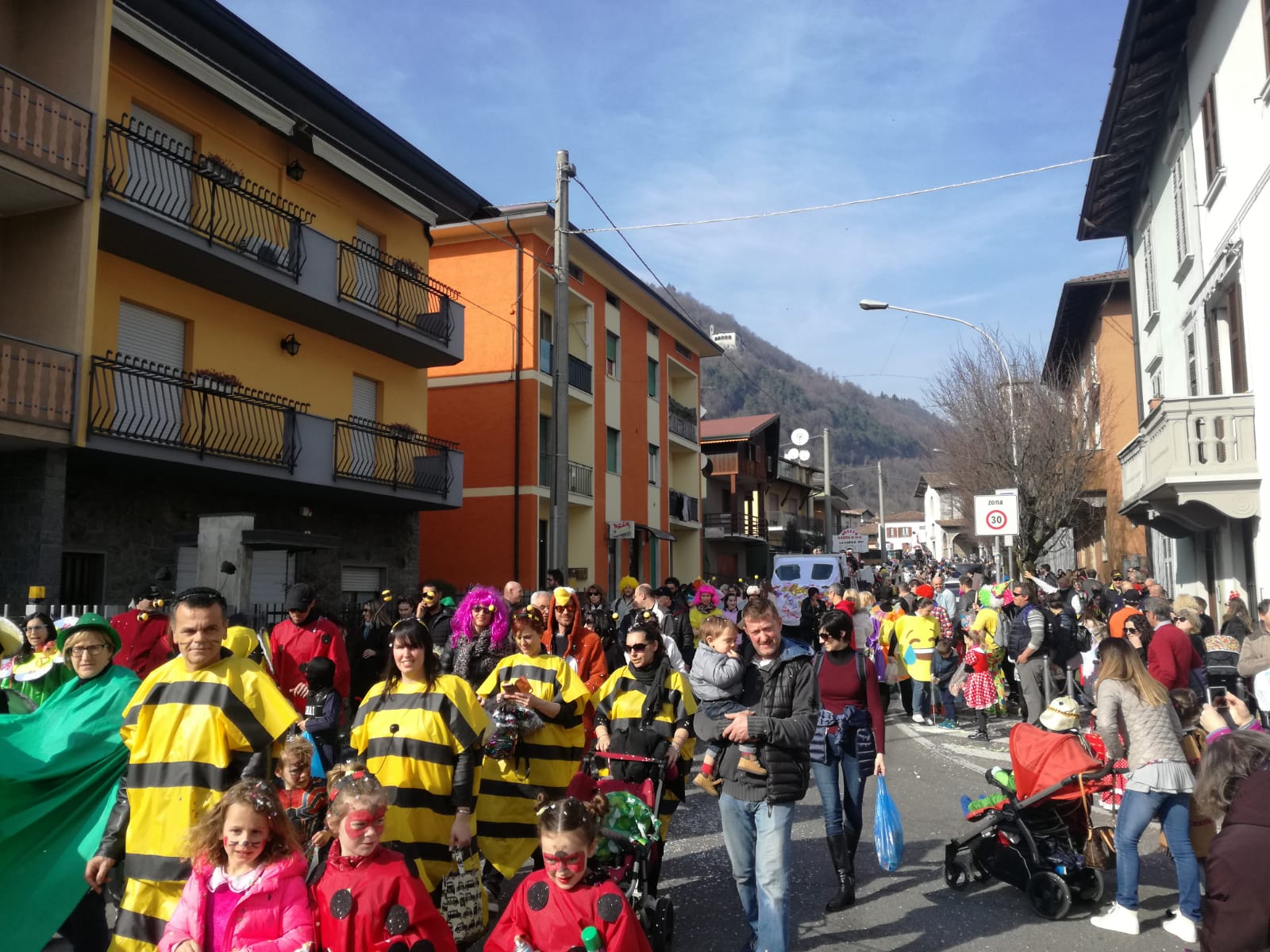 Una bella giornata di sole per il “Carnevale Vicariale”