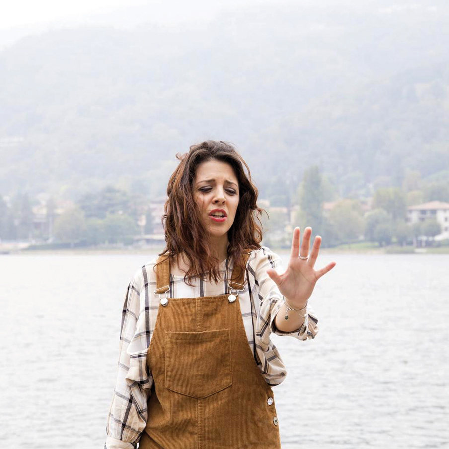 “Ancora(ti) qui”, il primo videoclip della cantautrice Isabella Zaccone