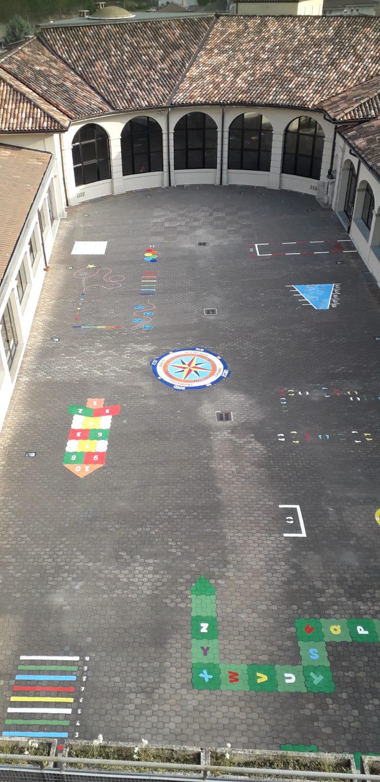 Un cortile a colori
