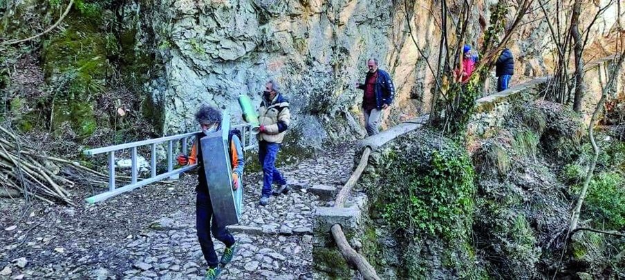 Riprendono i lavori di recupero della storica mulattiera “Albino-Selvino”. Restaurato “Ol Quader”