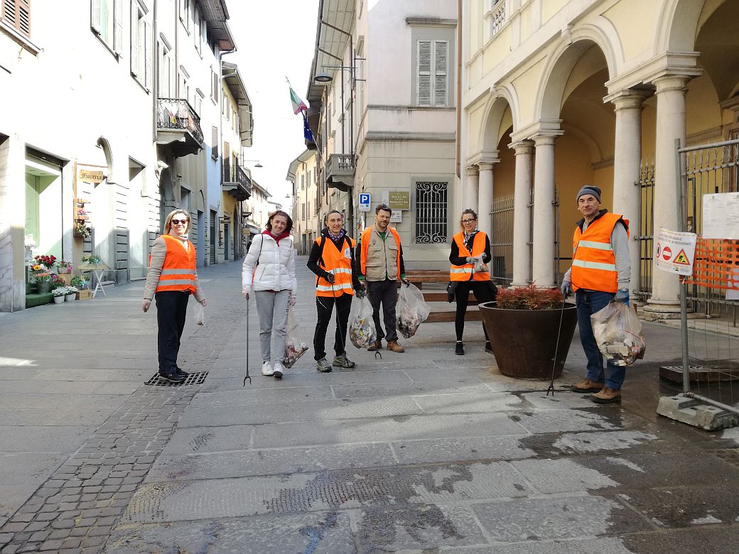 “Giro d’Italia di Plogging” ad Albino: ripulita mezza città