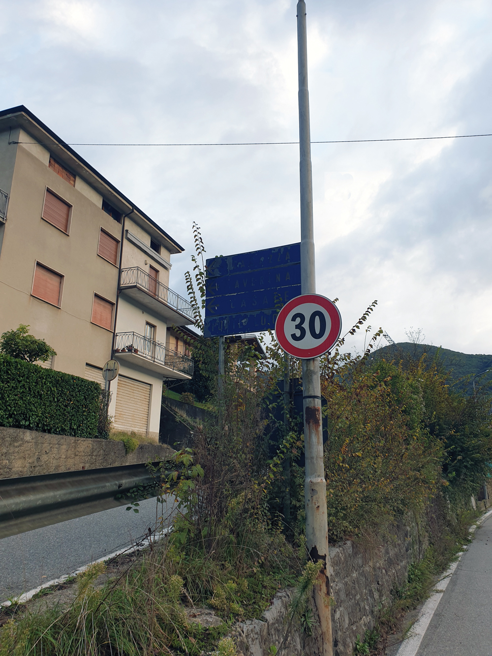 Una giungla di cartelli malconci e inutili. (prima parte)