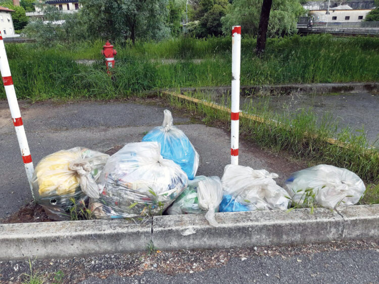 Mano pesante contro chi abbandona i rifiuti. Slogan: “Nulla cambia se non si cambia”