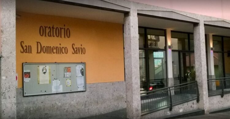 Nei rispettivi oratori le mostre fotografiche dei due paesi