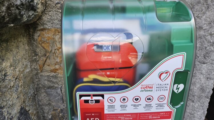 Un defibrillatore al santuario di San Patrizio