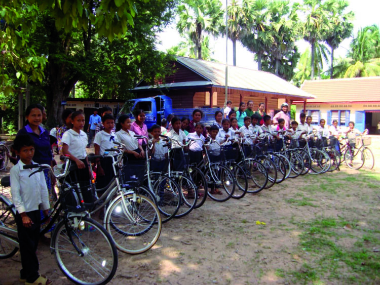Ad Abbazia è nato il sodalizio “Support For Kids”: porta biciclette e purificatori d’acqua in Cambogia a sostegno di scuole e bambini