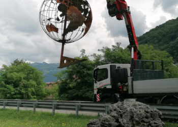 Un mappamondo didattico, presso il Giardino Geologico