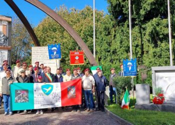 Festa per il 25° anniversario del monumento al paracadutista