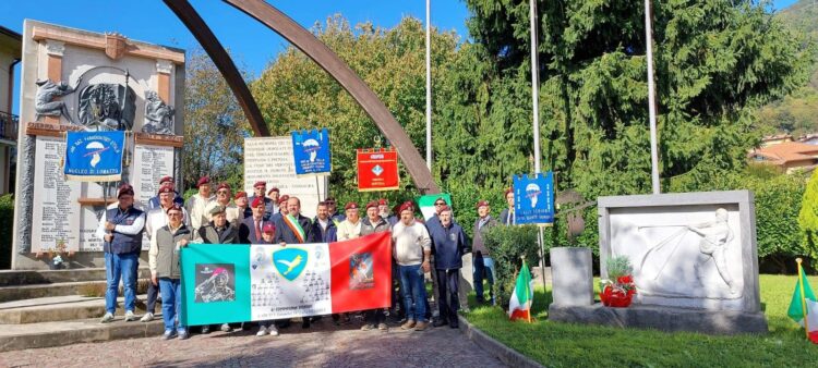 Festa per il 25° anniversario del monumento al paracadutista